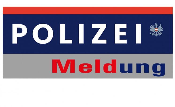 Grafik mit dem Wort 'Polizei' in Großbuchstaben und dem Titel 'Meldung' in Rot und Blau auf einem zweifarbigen Hintergrund, blau und grau.