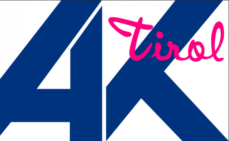 Ein stilisiertes Logo mit der großen blauen Zahl "4K" und dem Wort "Tirol" in pinker, geschwungener Schrift auf weißem Hintergrund.