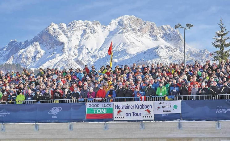 biathlonhochfilzenpublikum.jpg