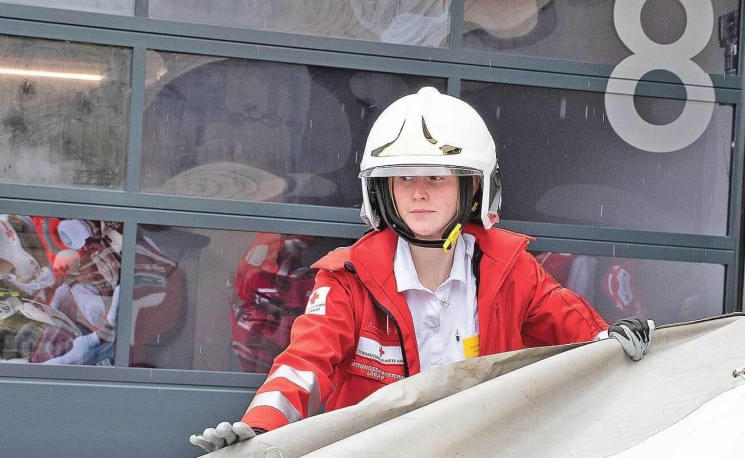 katastrophenhelferinnen_lara_rotekreuz_25_2024_p.jpg
