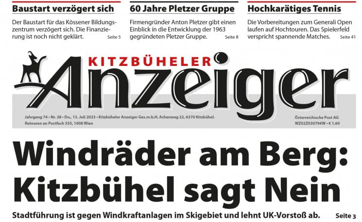 Titelseite der Kitzbüheler Anzeiger mit Schlagzeilen über Bauverzögerung, Firmenjubiläum und Windkraftdebatte.