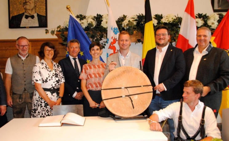 uebergabe_kaese_belgien_32_2024_brigitte_eberharter.jpg