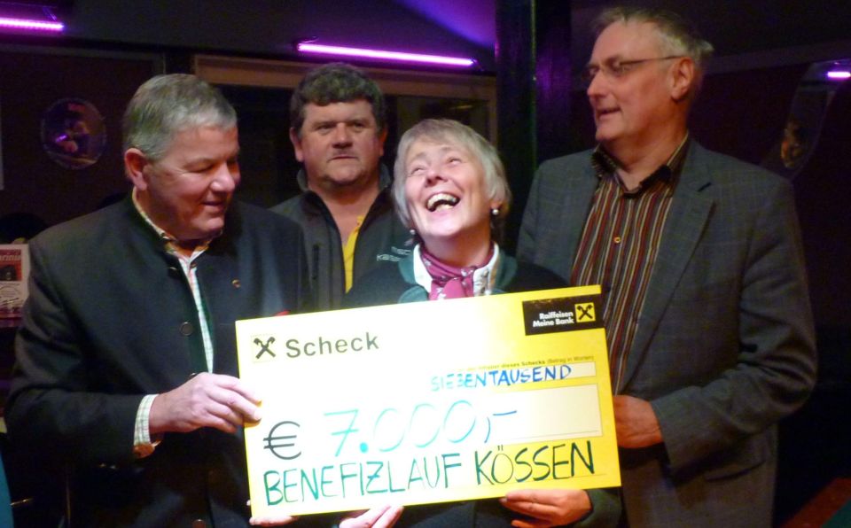 scheckuebergabe-benefizlauf-richtig