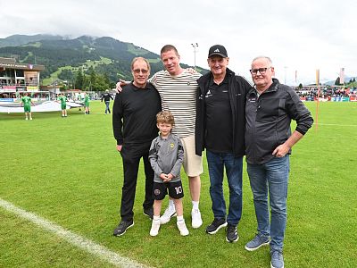 c-OK-Kommunikation_Mike-Tullberg-2.v.l.-Trainer-von-Borussia-Dortmund-U23
