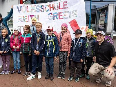 Gondelübergabe Hahnenkammsieger James Crawford
