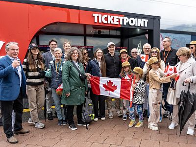 Gondelübergabe Hahnenkammsieger James Crawford