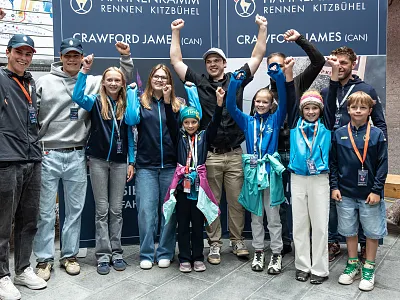 Gondelübergabe Hahnenkammsieger James Crawford