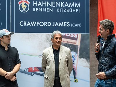 Gondelübergabe Hahnenkammsieger James Crawford