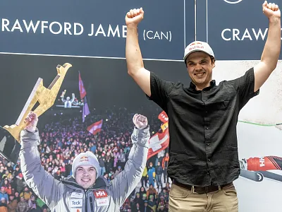 Gondelübergabe Hahnenkammsieger James Crawford