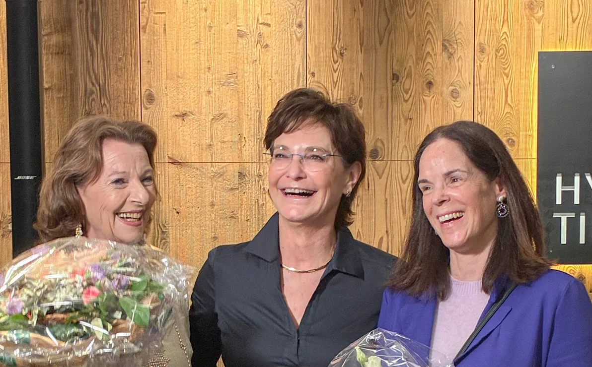 Hypo Jubiläum 40 Jahre Claudia Höller und Kundinnen