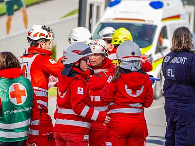 massenpanik-hannes-hochschwarzer-2