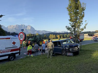 Verkehrsunfall Gundhabing Traktor Feuerwehr Kitzbühel
