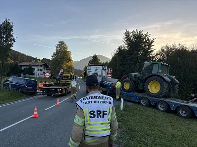 Verkehrsunfall Gundhabing Traktor Feuerwehr Kitzbühel