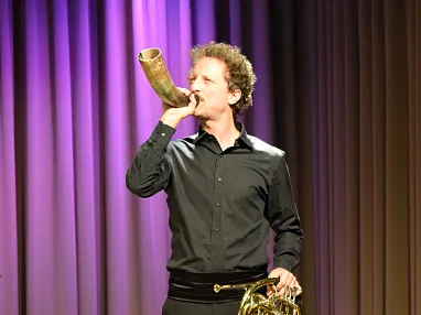 Ensembleleiter Hannes Arnold