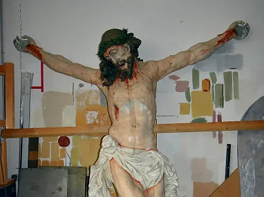 Ledererkreuz nach Restaurierung in der Werkstatt von Restaurator Frfanz Niederhauser in Thaur, 2025