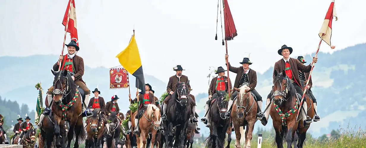 a_brixentaler-antlassritt_27_2025_tvb-kitzbuheler-alpen-brixental-fotografie-lichtmotiv