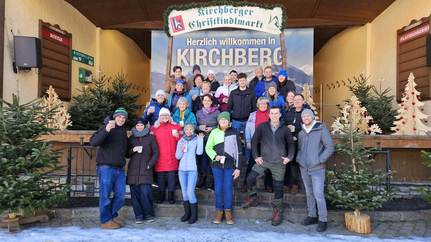 a_Christkindlmarkt-Gruppe-quer_06_2026_Kaufmannschaft_Kirchbrerg_Reith