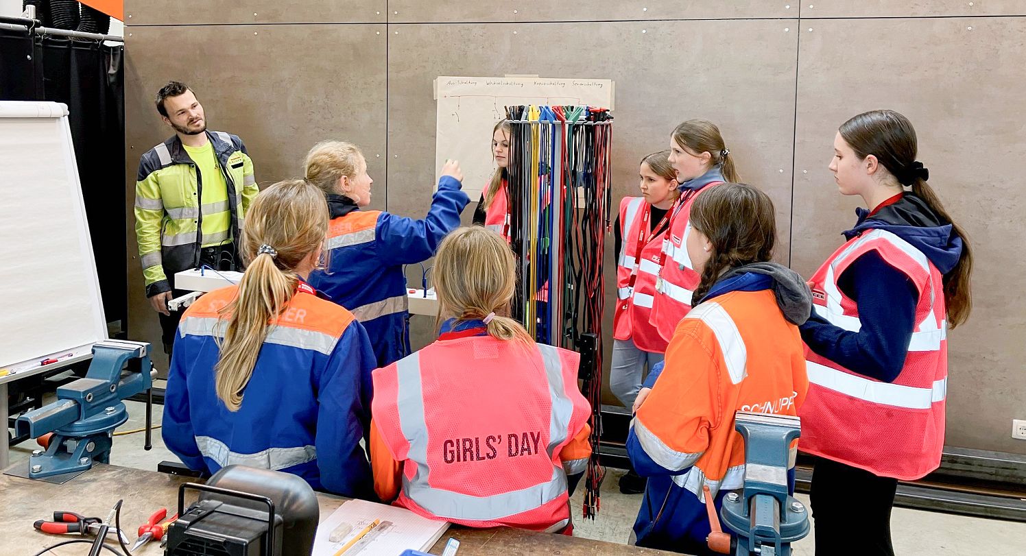 a_egger_girlsday_19_2025_Egger