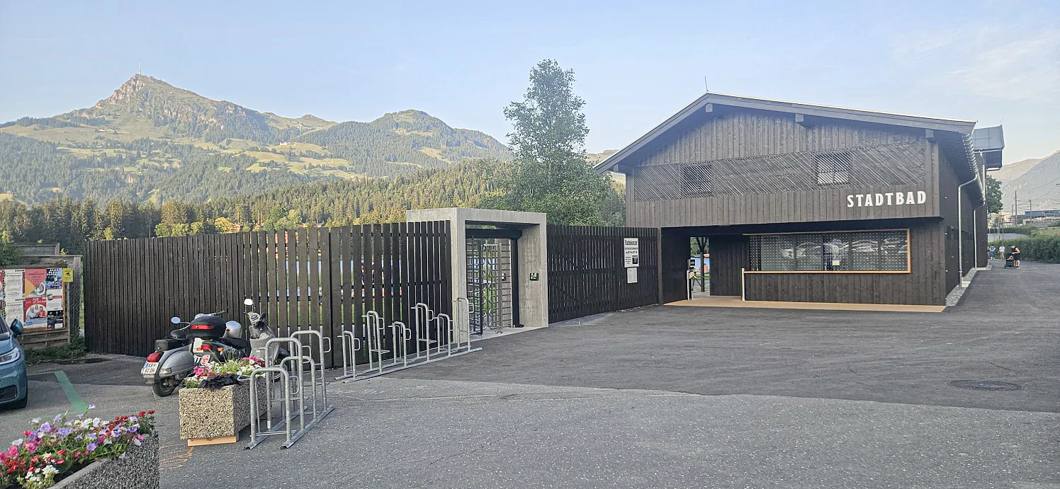 a_Stadtbad_Eingang_27_2025-widmoser