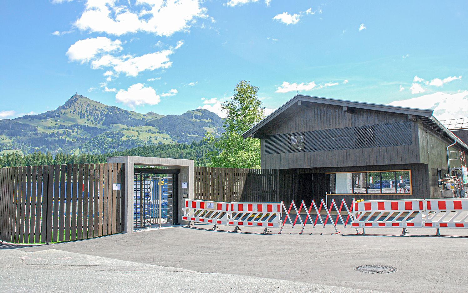 a_Stadtbad_Eingang-Neu_23_2025_fusser