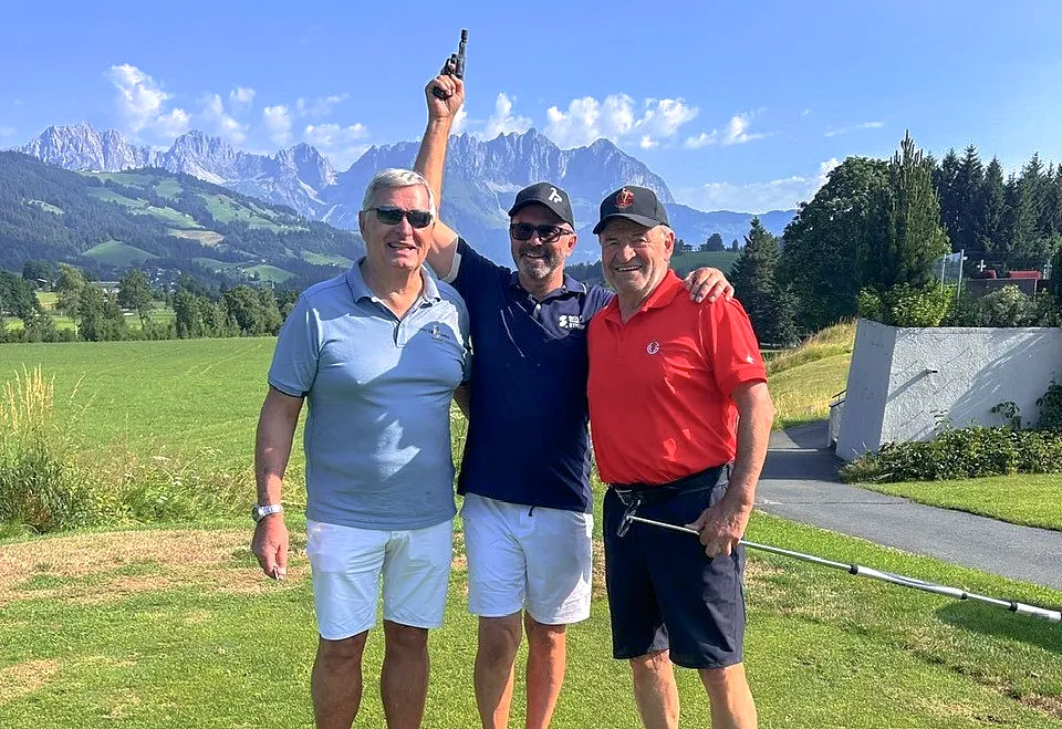 Beste Stimmung bei Kitzbühels Clubmanager Guido Hinterseer, Präsident 
Manfred Trentinaglia und Martin Kerscher