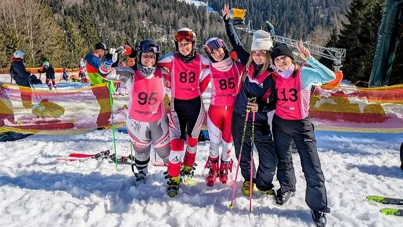 Bundesmeisterinnen Ski Alpin 2026 – Hauser Denise, Hauser Lea, Exenberger Viktoria, Seisenbacher Sanja, Kamerolli Laura (vl).