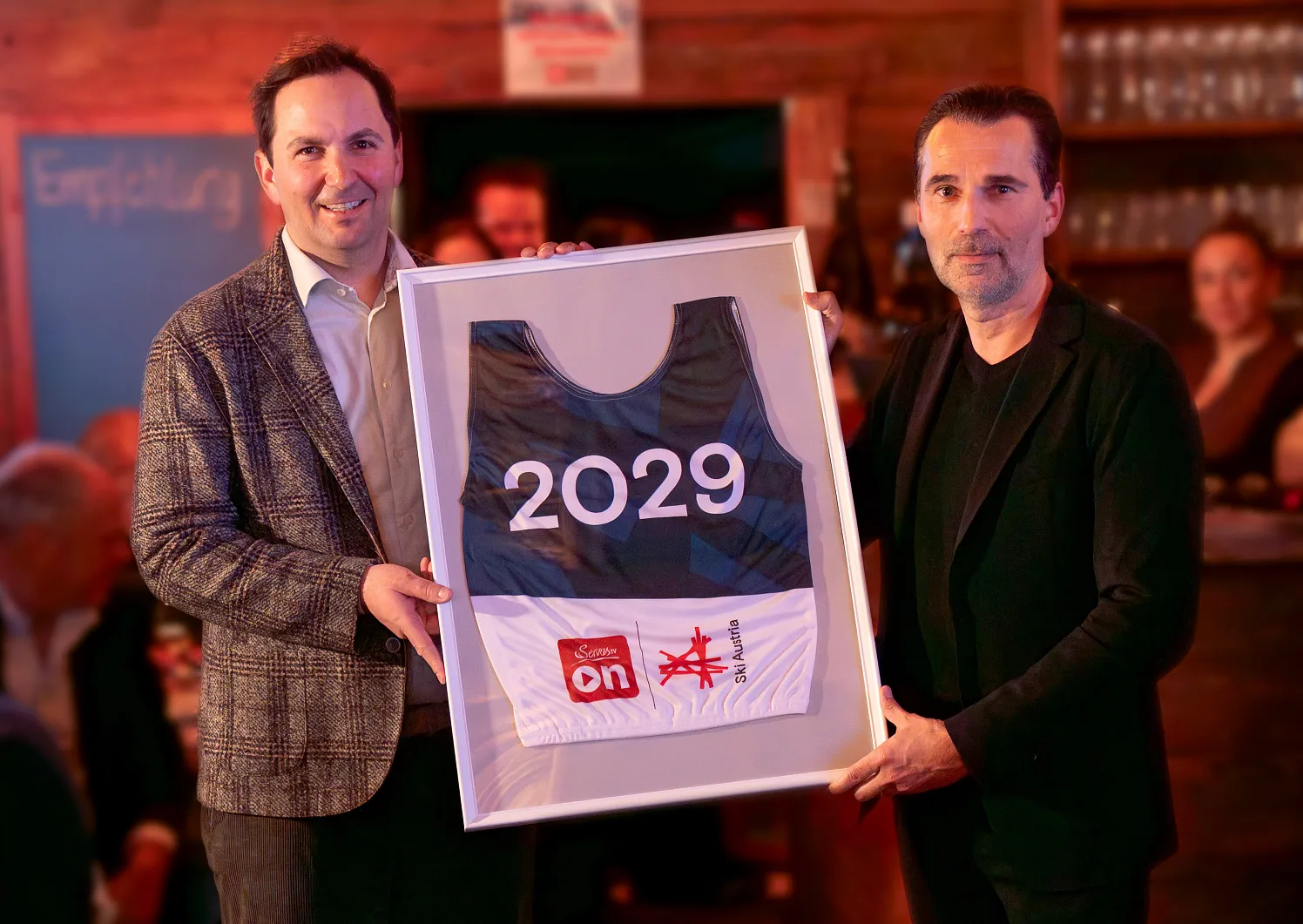 Christian Scherer (ÖSV-Generalsekretär) und Dietmar Otti (Chief Operating Officer, Red Bull Media House)