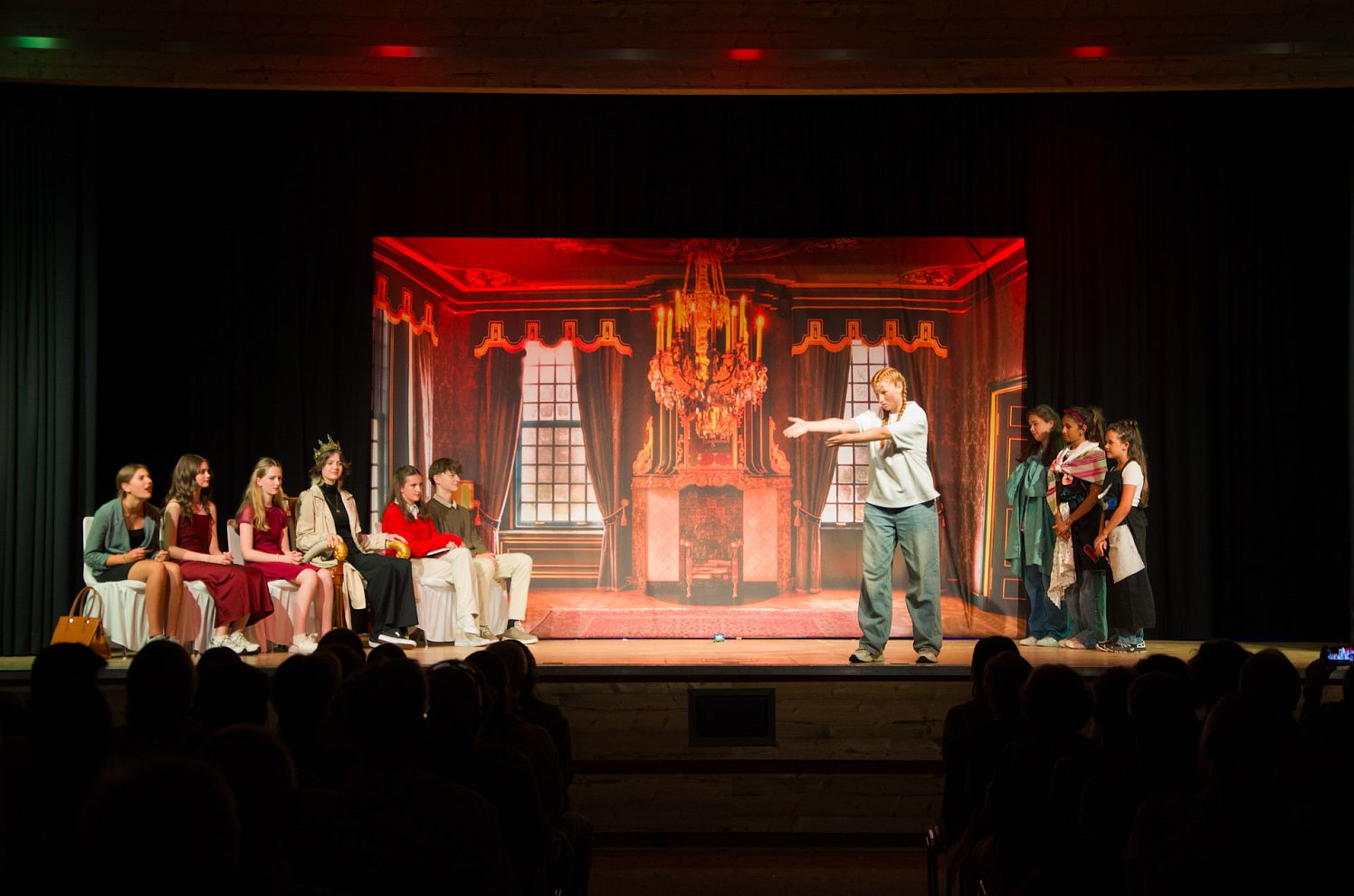 Der Theater-Nachwuchs zeigte in Kirchberg mit ihrem Stück „Sommernachtstraum“ von William Shakespeare groß auf