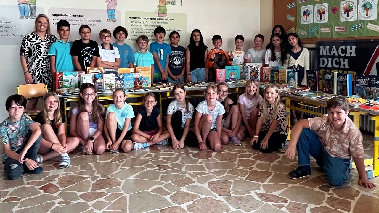 Die Klasse 4b der Volksschule St. Johann, die durch ihre soziale Aktion Geld für hilfsbedürftige Tiere sammelte und spendete