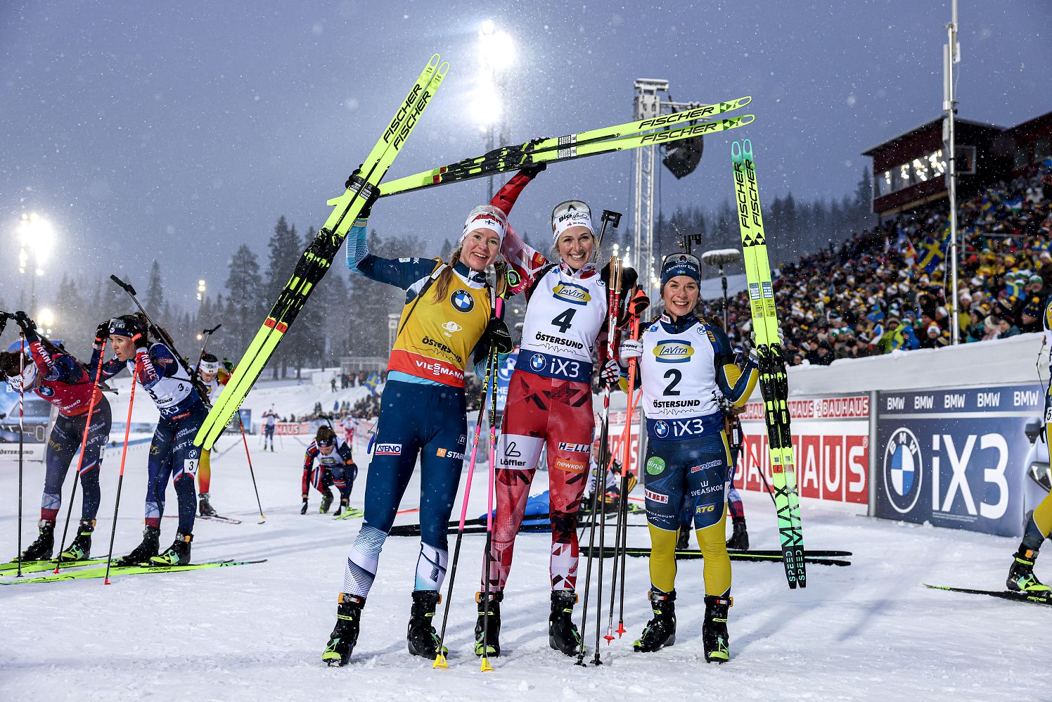 Die Top-3 der Verfolgung in Östersund. Suvi Minkkinen (FIN), Lisa Theresa Hauser (AUT), Anna Magnusson (SWE), (l-r). Foto Nordic Focus