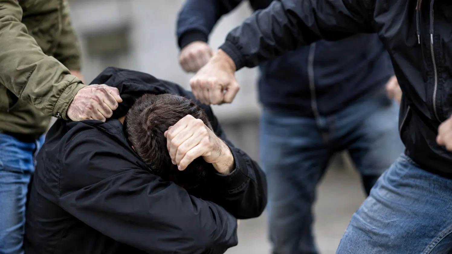 Dramatische Auseinandersetzung im Freien