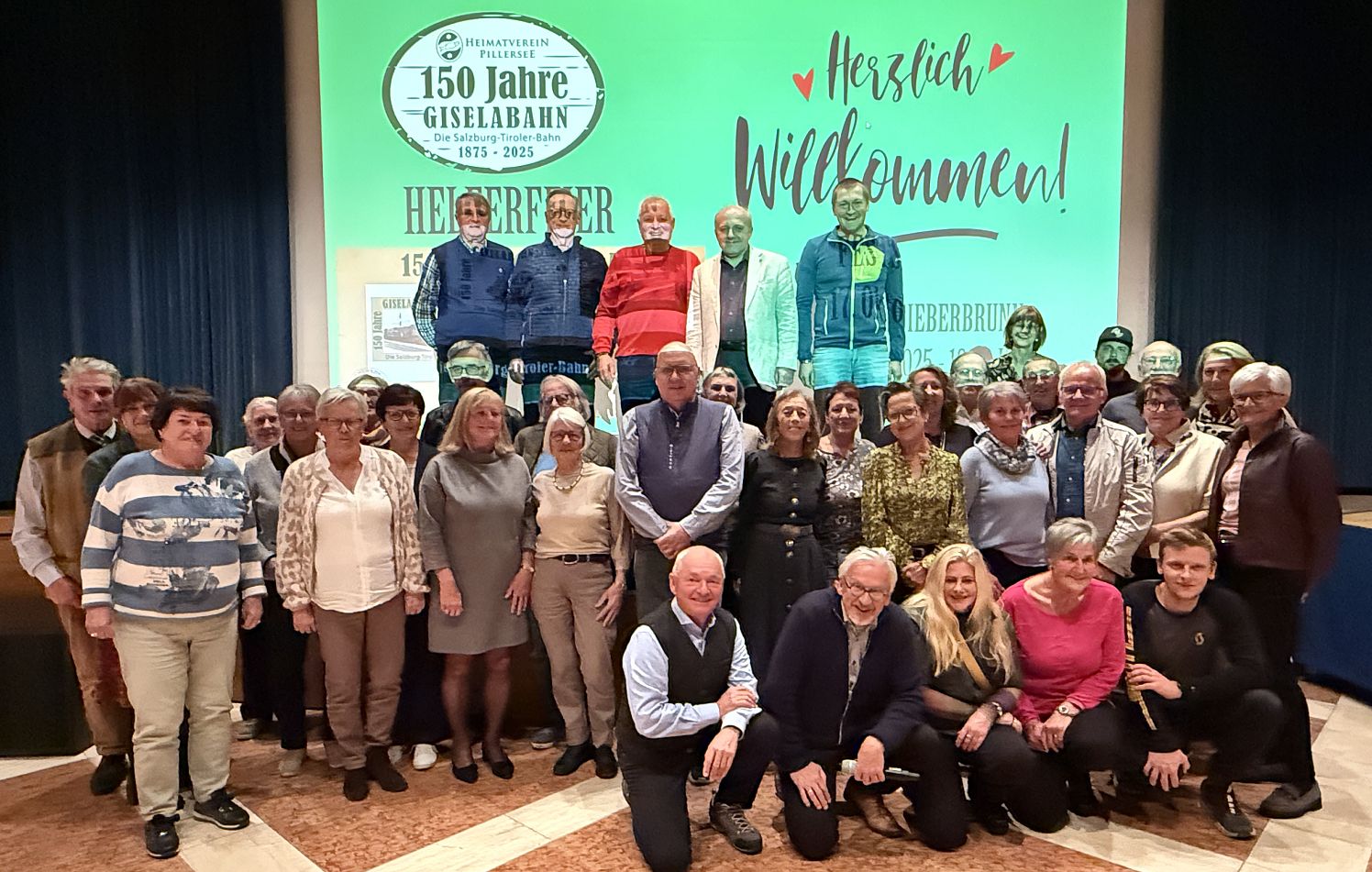 Fleissige Ausstllungshelfer.Giselabahn.webp