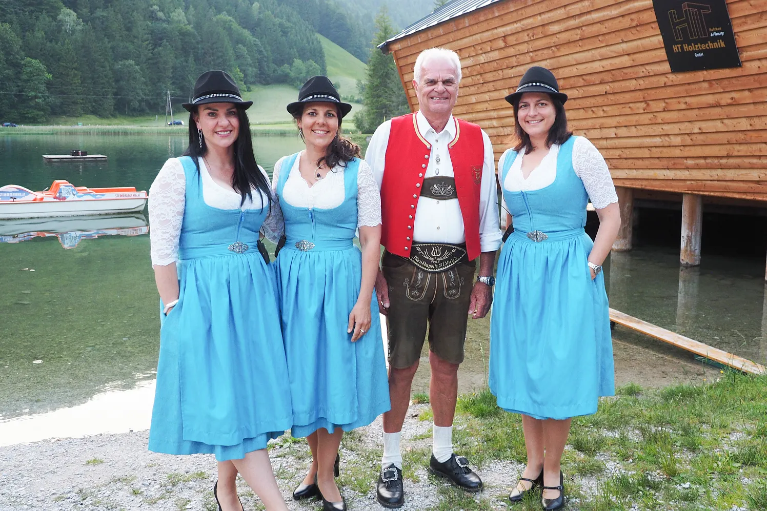 Gutgelaunte Hollerstauden mit Seeleuchten-Organisator Alois Brüggl