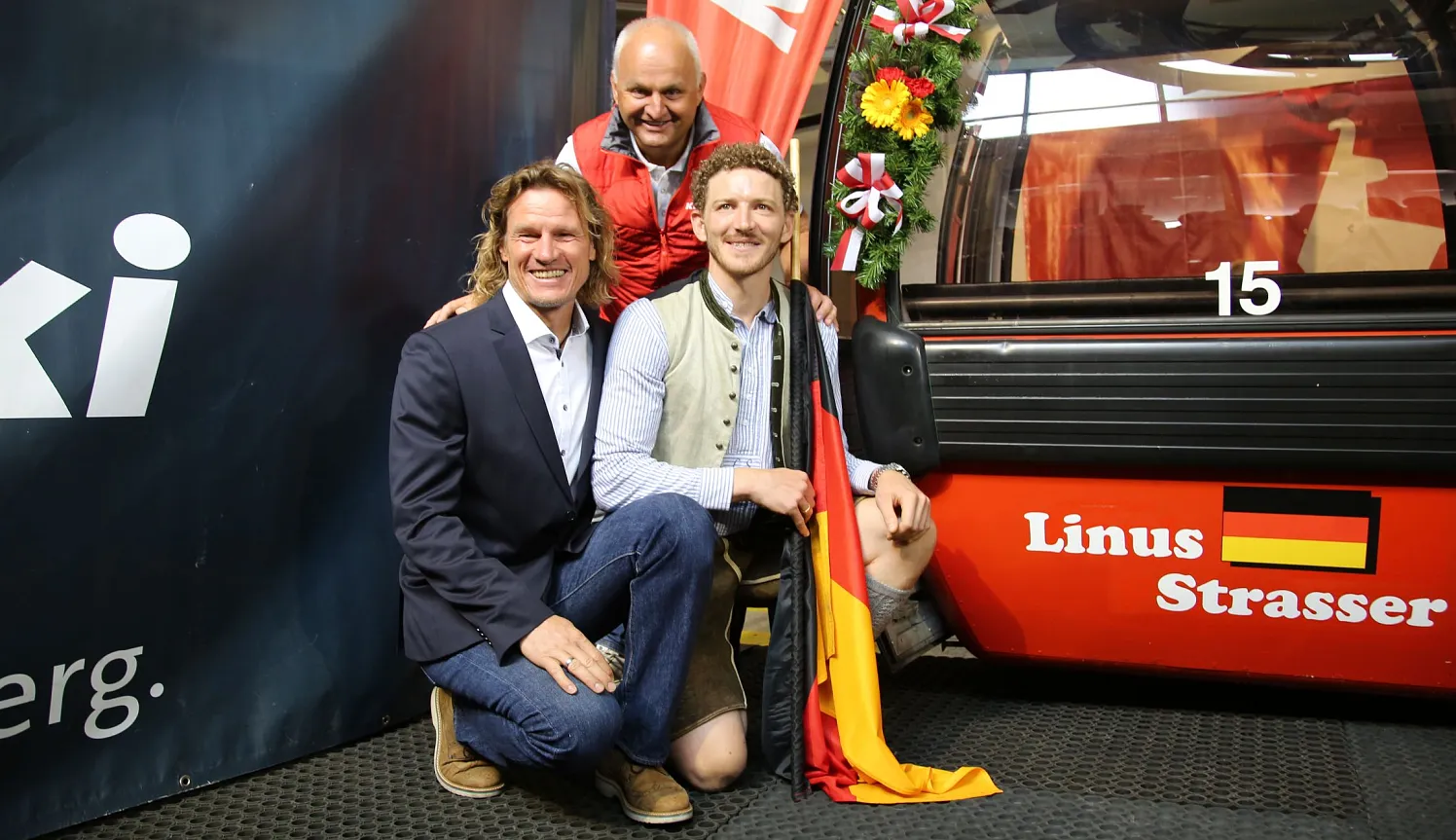 Hahnenkamm Rennleiter Mario Mittermayer-Weinhandl mit Linus Strasser