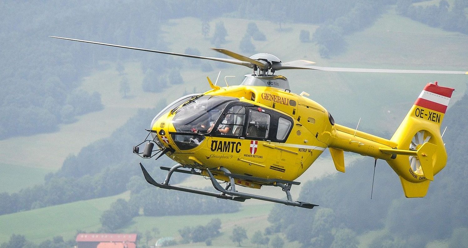 helicopter-273269_1920