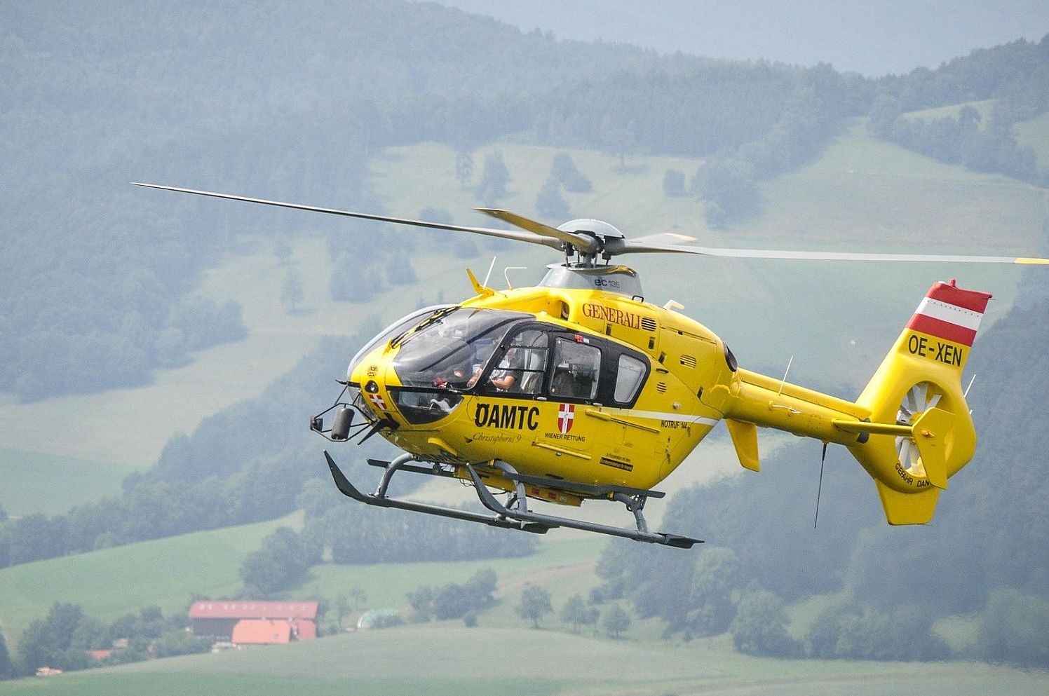 helicopter-273269_1920