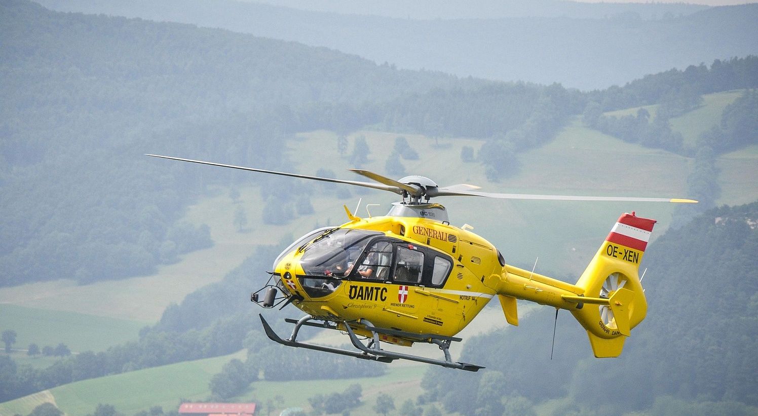 helicopter-273269_1920