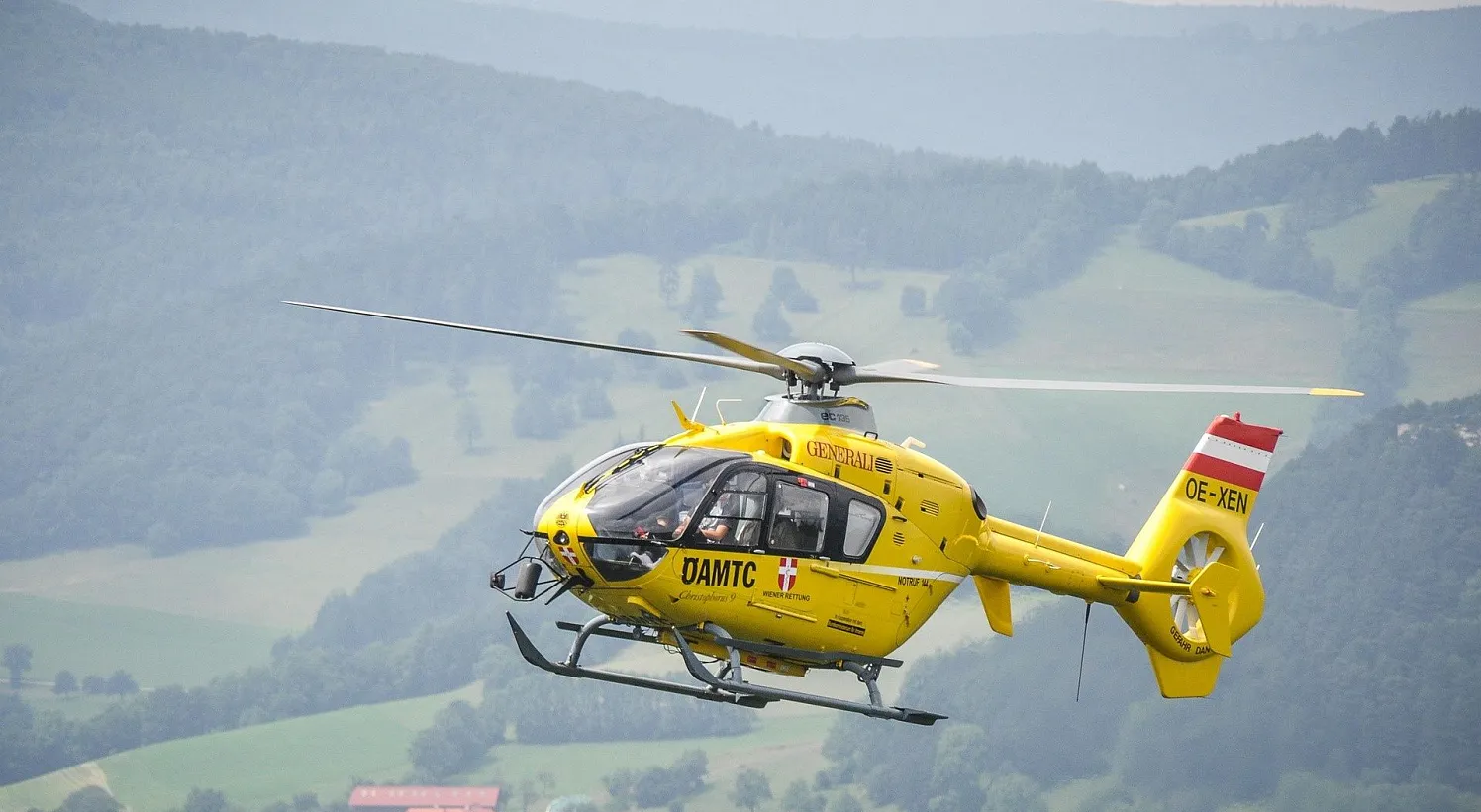 helicopter-273269_1920