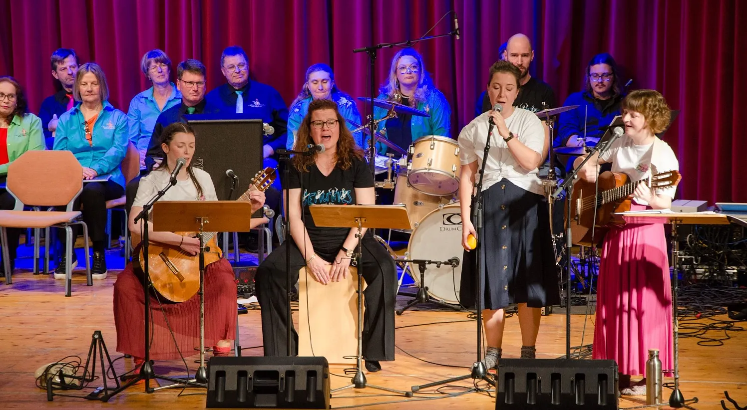 Klangwellen Konfetti_Konfettisisters_50_2025_Schreibkraft Schweiger.webp