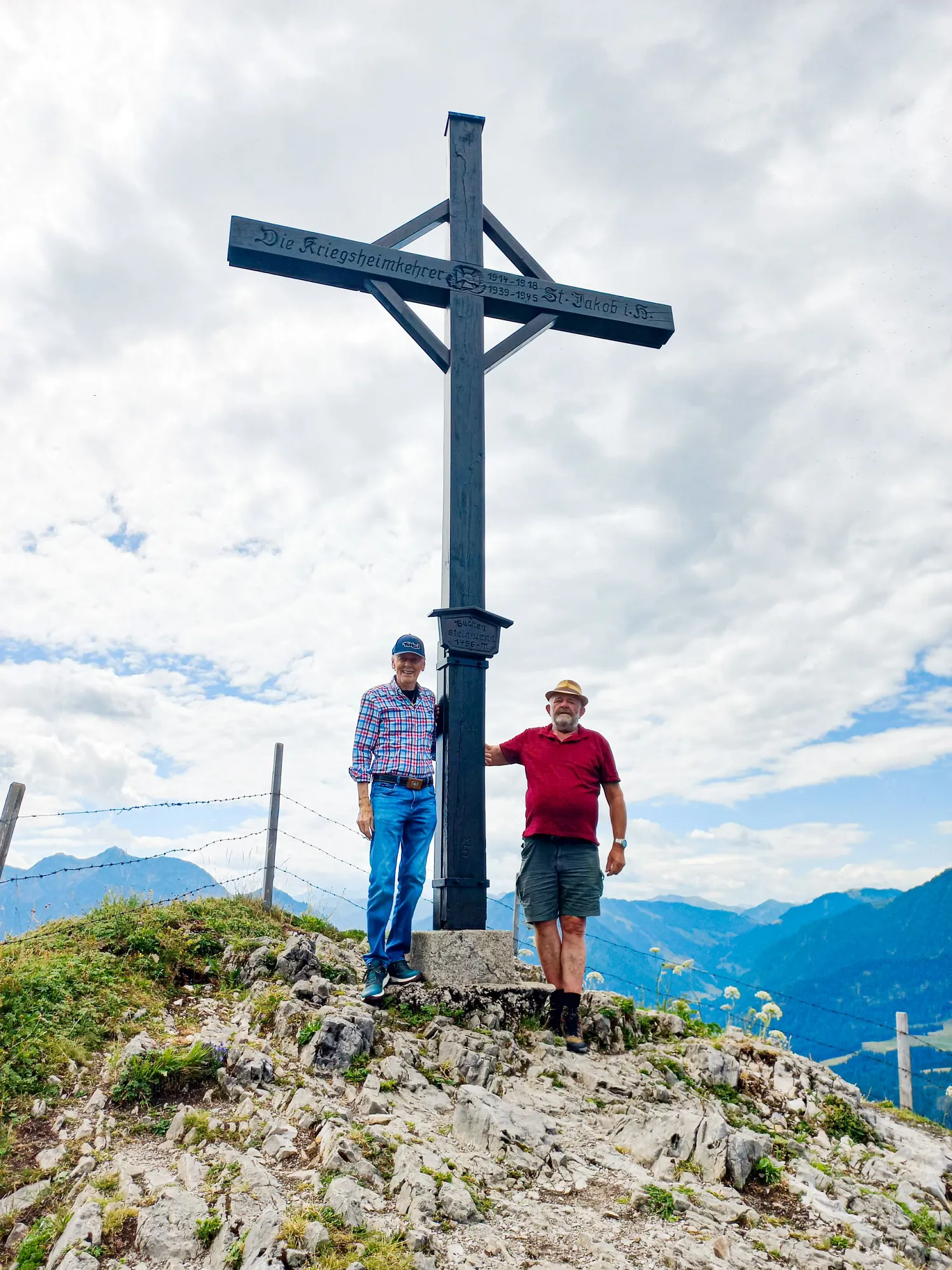 Kreuz erstrahlt wieder
