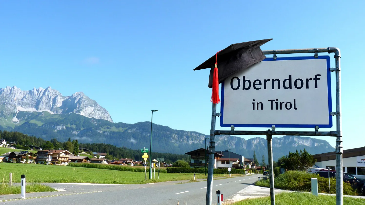 Oberndorf Ortstafel - Fotomontage Internationale Schule