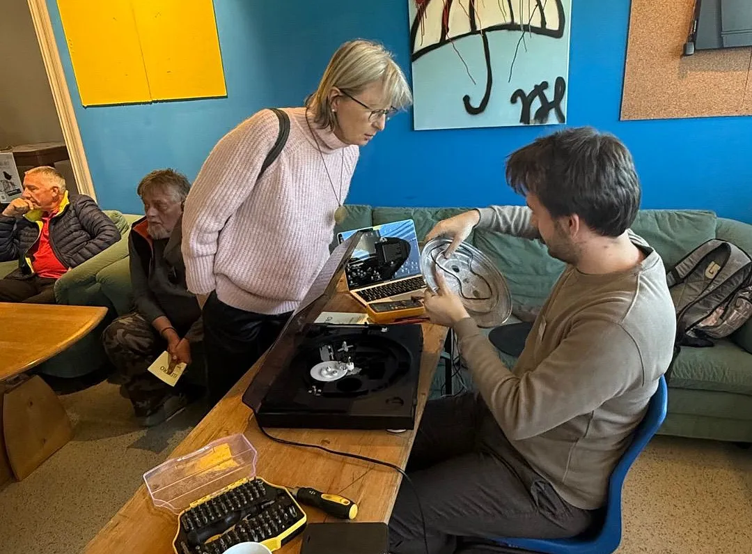 Repaircafe_plattenspieler_46_2025_repair cafe