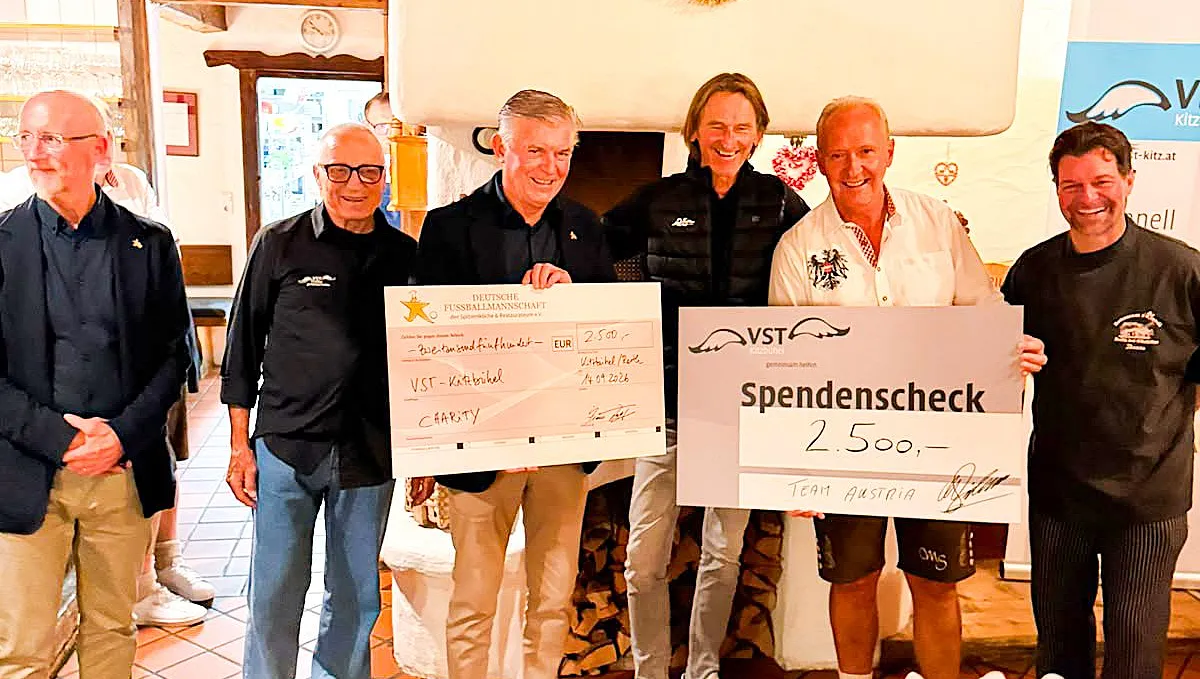 Scheckübergabe Fußballköche