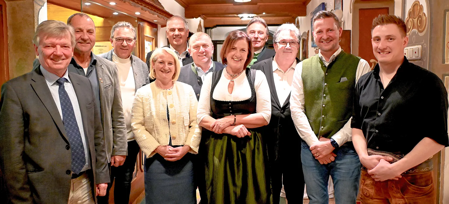 Schwergewichtseisschuetzen_Ehrengäste_13_2025_Monika Pletzer.webp