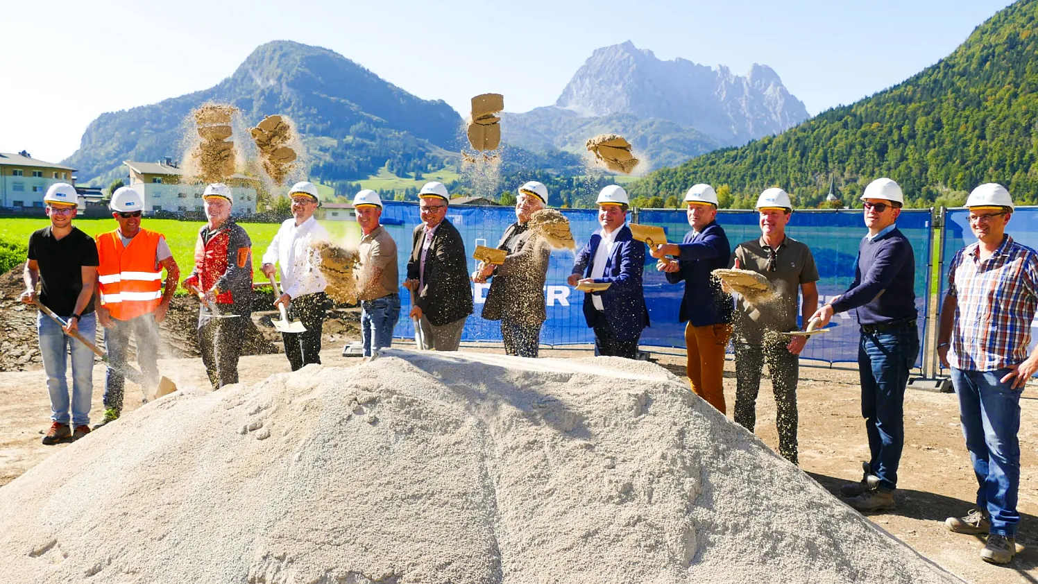 Spatenstich_Bauhof.JPG