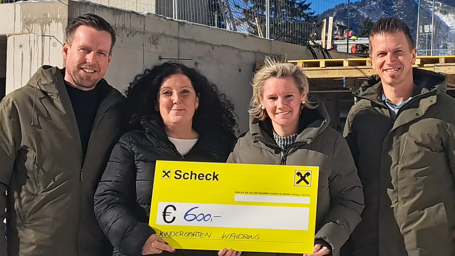 Spendenübergabe-KiGa_08_2026_Kulturausschuss Waidring.webp