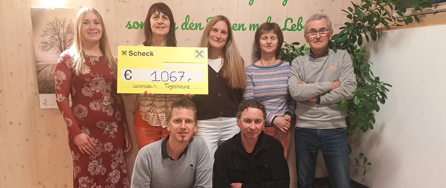 Spendenübergabe-Tageshospiz_08_2026_Kulturausschuss Waidring.webp