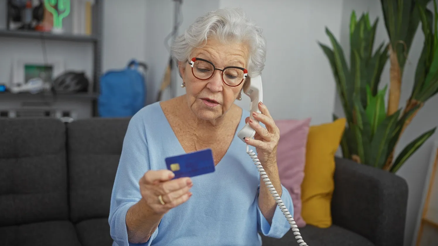 Telefonbetrug_902159714_Von Krakenimages