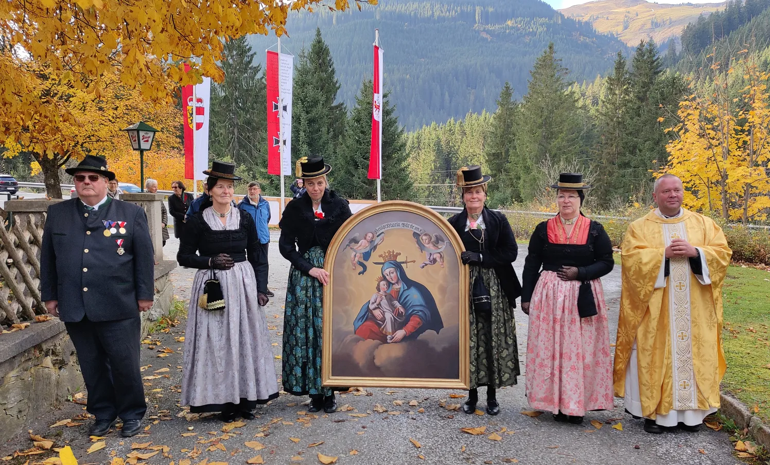 Westendorfer Röcklgwandfrauen mit dem Marienbild