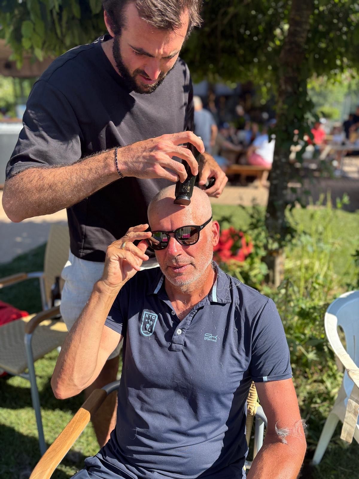 Wettschulden sind Ehrenschulden, wie Präsident Markus Bodner beweist